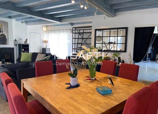 Villa contemporaine à ORS beau terrain et piscine