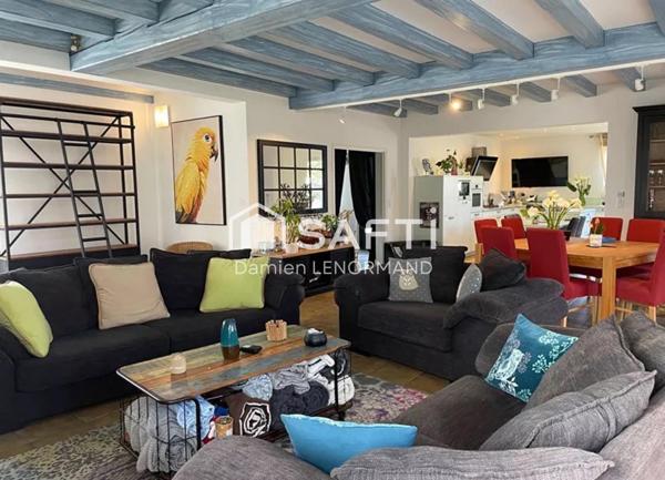 Villa contemporaine à ORS beau terrain et piscine