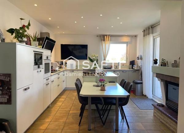 Villa contemporaine à ORS beau terrain et piscine