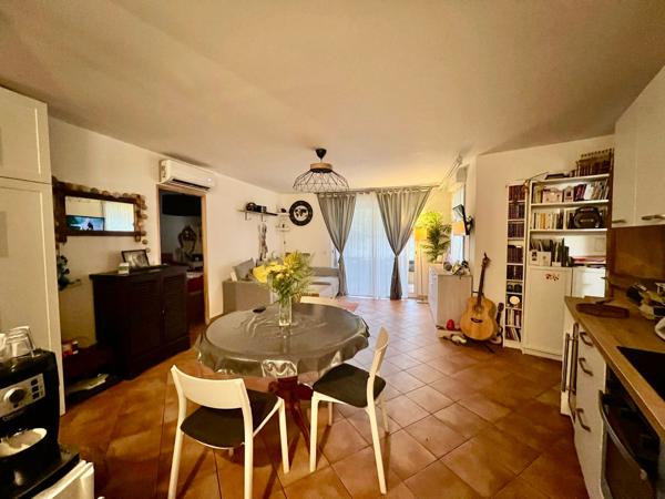 La Croix-Valmer (83420) Appartement T2 bis /RDC Centre village