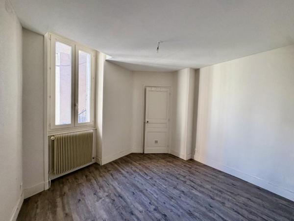 APPARTEMENT T3 A LOUER A ROANNE - CENTRE VILLE