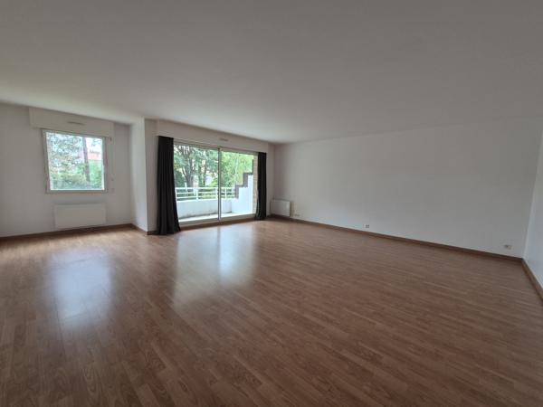 Appartement
         4 pièces
        - 101 m² 343 500 € *