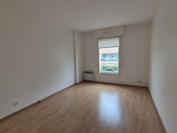 Appartement
         4 pièces
        - 101 m² 343 500 € *