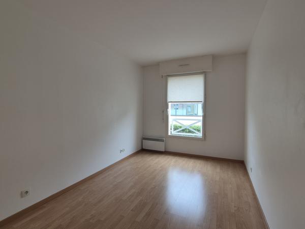 Appartement
         4 pièces
        - 101 m² 343 500 € *