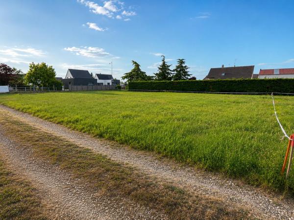 Terrain constructible 905 m² libre constructeur