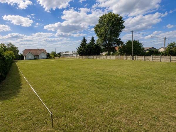 Terrain constructible 905 m² libre constructeur