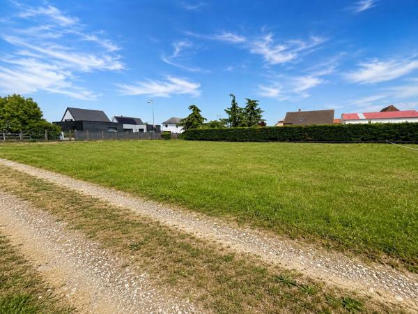 Terrain constructible 905 m² libre constructeur