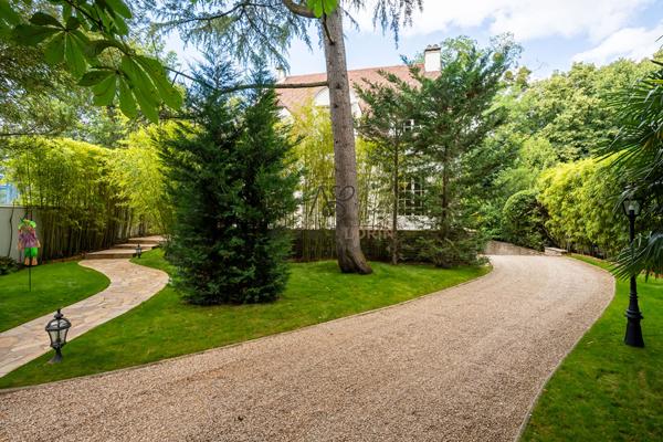 Maison Le Vésinet 8 pièces 207 m² Le vesinet
