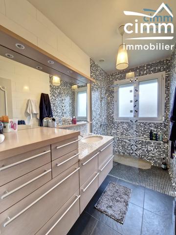 &nbsp;EXCLUSIVITÉ AMEPI :&nbsp;MAISON 5 PIÈCES AVEC BEAU JARDIN 880 m2- INTÉRIEUR EN BON ÉTAT - CENTRE VILLE&nbsp;