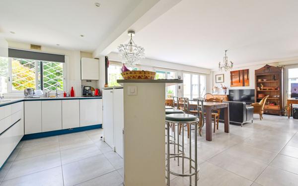 Appartement à vendre    4 pièces • 106,30 m2 Paris 20