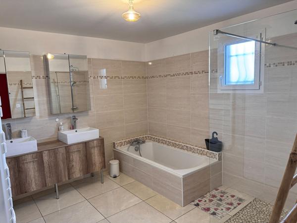 Pavillon récent de 145 m² à 10 min de Carcassonne avec vue, jardin et garage