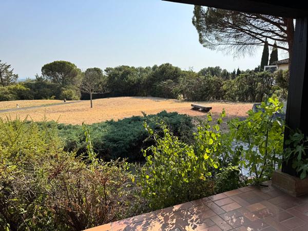 CARCASSONNE Villa 257 m² atypique avec double garage sur terrain arboré 8500 m²