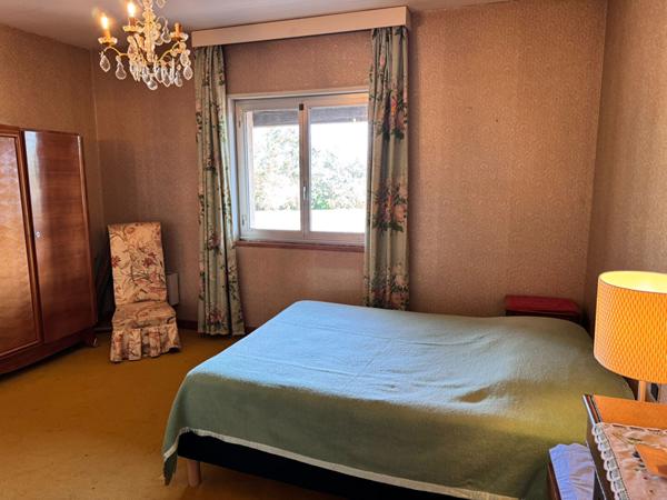 CARCASSONNE Villa 257 m² atypique avec double garage sur terrain arboré 8500 m²