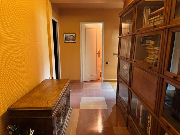 CARCASSONNE Villa 257 m² atypique avec double garage sur terrain arboré 8500 m²