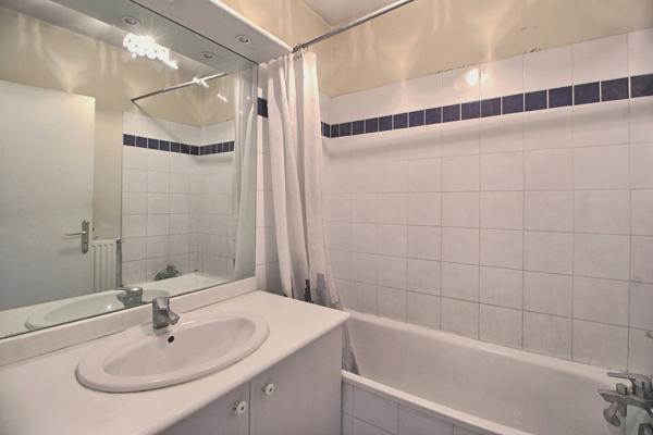 Appartement 3 pièces avec terrasse et garage ? Dernier étage, emplacement privilégié