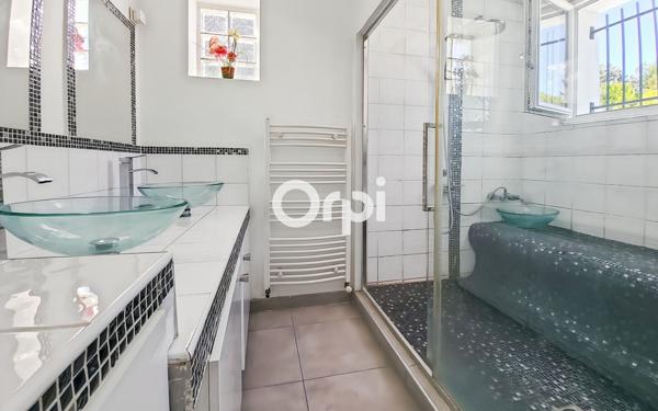 Maison à vendre    8 pièces • 192 m2 Carnoux-en-Provence