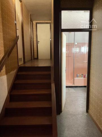 Agréable maison de 163 m² avec deux terrasses et un jardin, à proximité de toutes les commodités du village.