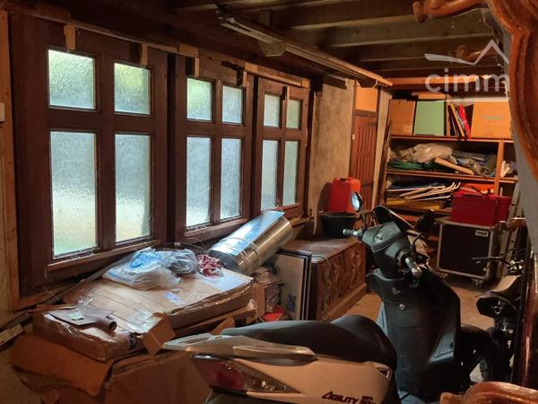 Agréable maison de 163 m² avec deux terrasses et un jardin, à proximité de toutes les commodités du village.