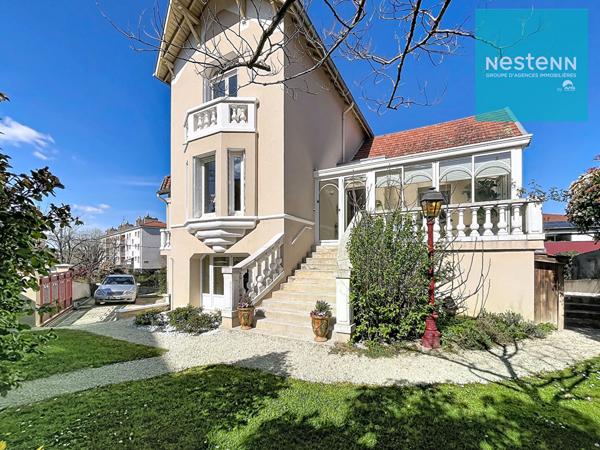 Bien d'exception au coeur de Montbrison ! Volumes généreux & cadre privilégié