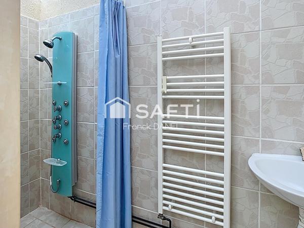 Maison de 141 m2, 9 piéces,6 chambres