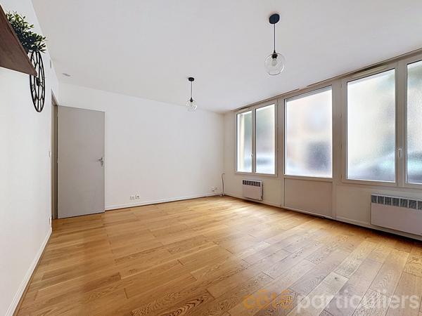 Vente
                Local d'activité55,33 m² - 3 Pièces -
                    SAINT MAUR DES FOSSES (94100)