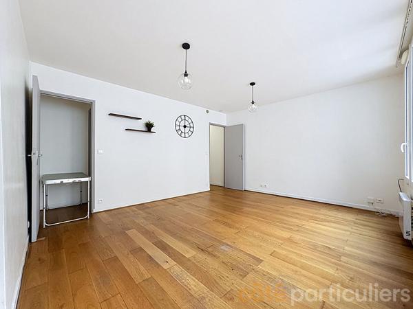 Vente
                Local d'activité55,33 m² - 3 Pièces -
                    SAINT MAUR DES FOSSES (94100)