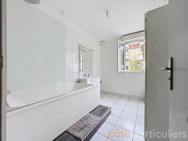 Vente
                Local d'activité55,33 m² - 3 Pièces -
                    SAINT MAUR DES FOSSES (94100)