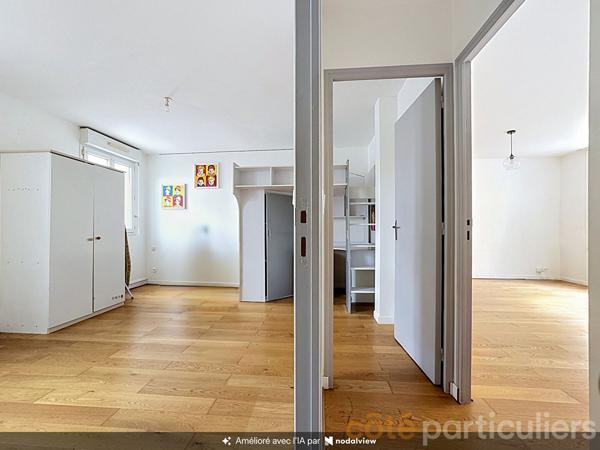 Vente
                Local d'activité55,33 m² - 3 Pièces -
                    SAINT MAUR DES FOSSES (94100)