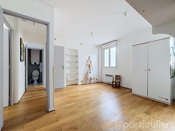 Vente
                Local d'activité55,33 m² - 3 Pièces -
                    SAINT MAUR DES FOSSES (94100)