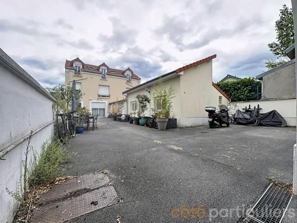 Vente
                Local d'activité55,33 m² - 3 Pièces -
                    SAINT MAUR DES FOSSES (94100)