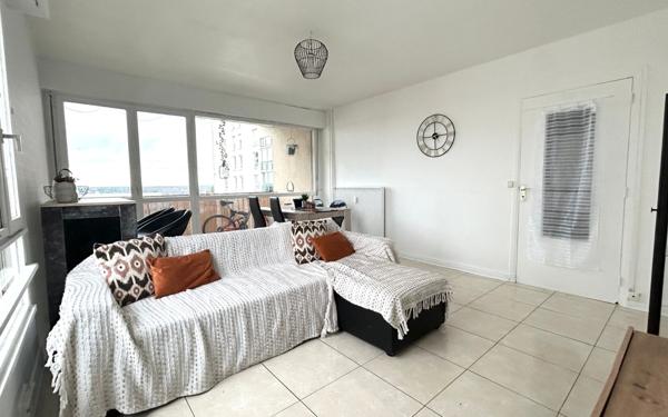 Appartement à vendre    3 pièces •  Évry