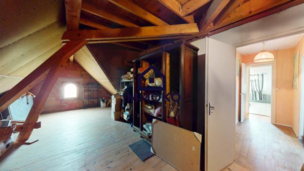 Lure (70200) Grande maison familiale érigée sur sous-sol sans vis-à-vis avec piscine sur Lure