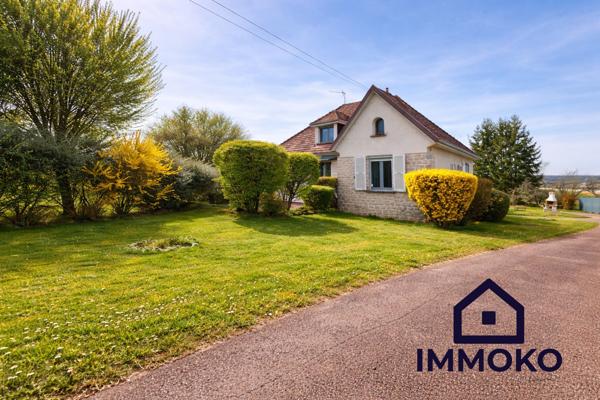 Lure (70200) Grande maison familiale érigée sur sous-sol sans vis-à-vis avec piscine sur Lure