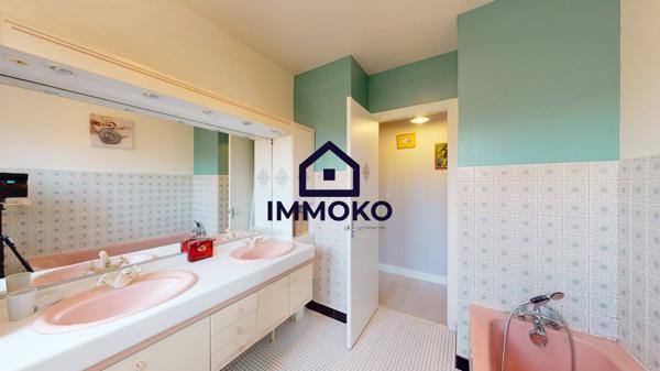 Lure (70200) Grande maison familiale érigée sur sous-sol sans vis-à-vis avec piscine sur Lure