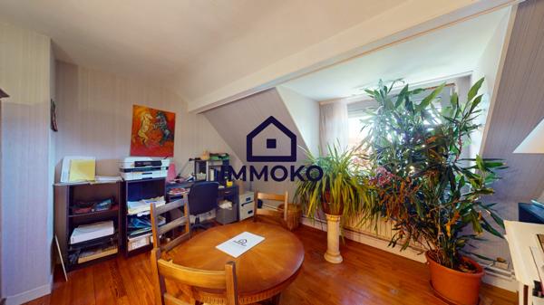 Lure (70200) Grande maison familiale érigée sur sous-sol sans vis-à-vis avec piscine sur Lure