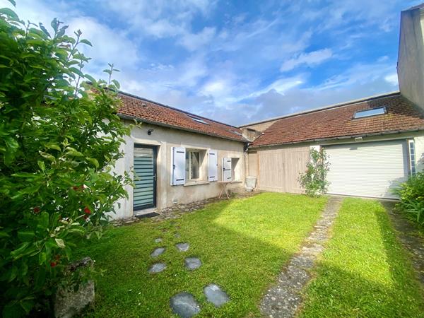 Investissement ou première acquisition .Quartier gare .Maison, dépendances, garage.