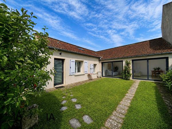 Investissement ou première acquisition .Quartier gare .Maison, dépendances, garage.