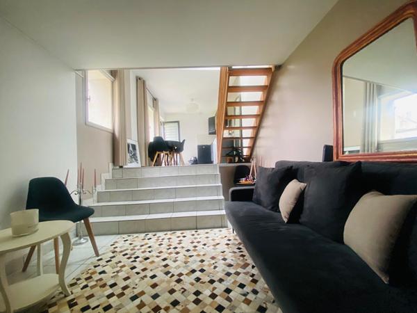 Investissement ou première acquisition .Quartier gare .Maison, dépendances, garage.