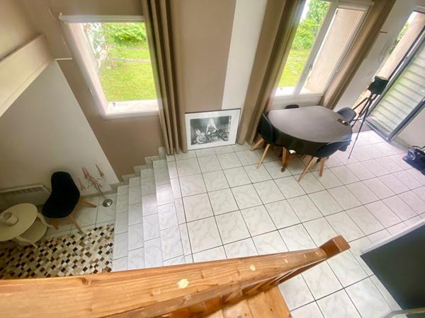 Investissement ou première acquisition .Quartier gare .Maison, dépendances, garage.