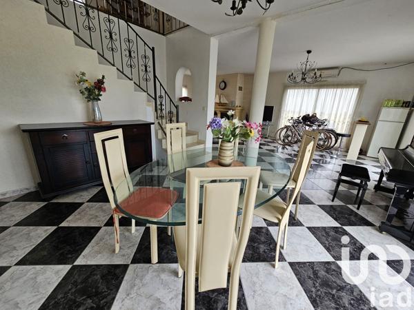 Maison d’architecte 7 pièces de 177 m² à Saint-André-de-Cubzac (33240)