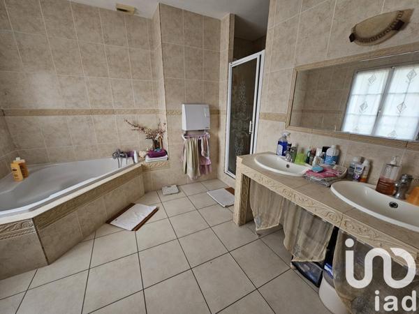 Maison d’architecte 7 pièces de 177 m² à Saint-André-de-Cubzac (33240)