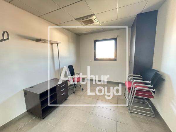 Bureaux à louer à Saint Aunès avec accès PMR et parking libre