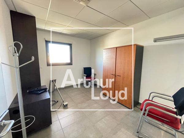 Bureaux à louer à Saint Aunès avec accès PMR et parking libre
