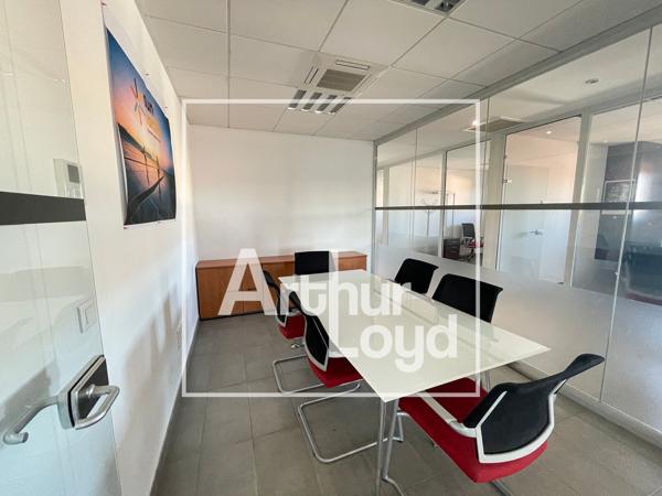 Bureaux à louer à Saint Aunès avec accès PMR et parking libre