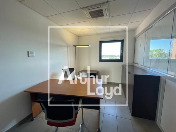 Bureaux à louer à Saint Aunès avec accès PMR et parking libre