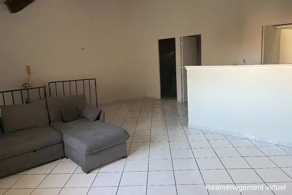 Immeuble La Crau 215 m² 2 appartements de type 3 et un local commercial