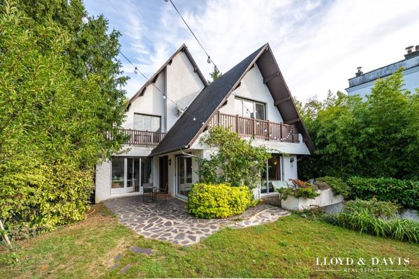 Maison familiale avec piscine. Beaux volumes et fort potentiel
