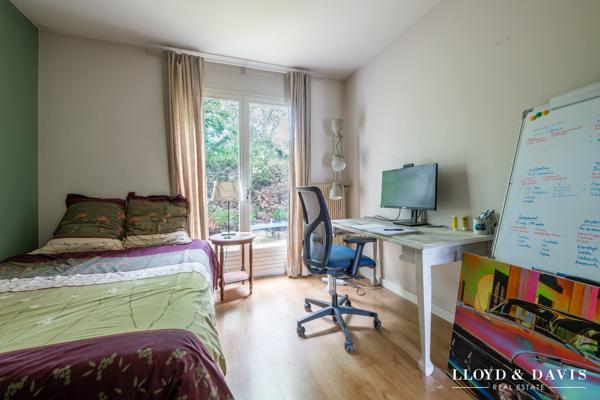 Maison familiale avec piscine. Beaux volumes et fort potentiel