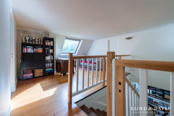 Maison familiale avec piscine. Beaux volumes et fort potentiel