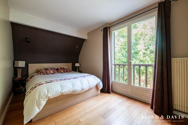Maison familiale avec piscine. Beaux volumes et fort potentiel